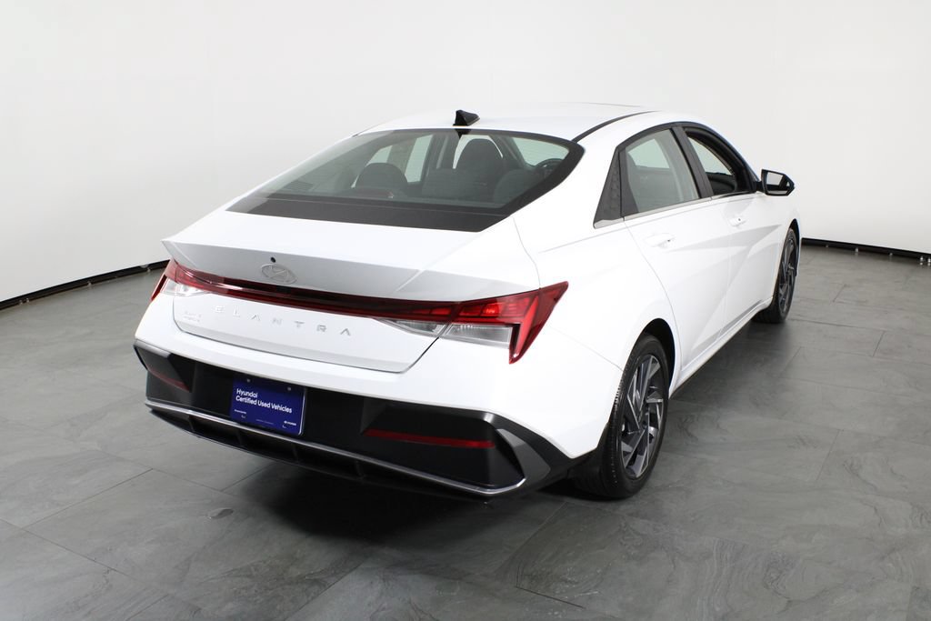 Certified 2024 Hyundai Elantra SEL w/ Convenience Package FWD image 4