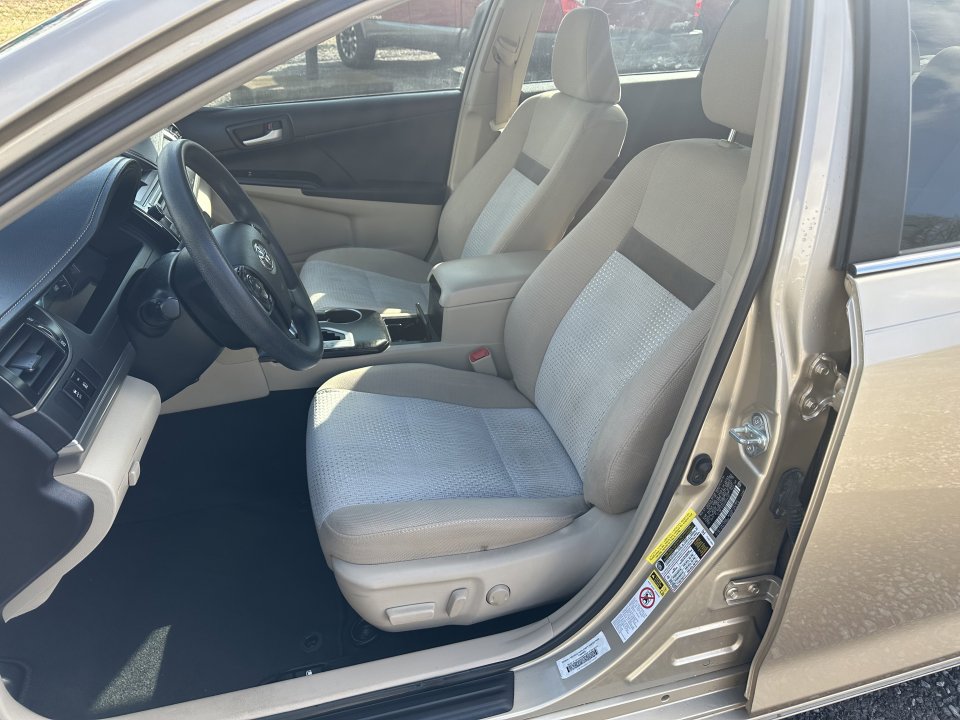 Used 2012 Toyota Camry LE image 13