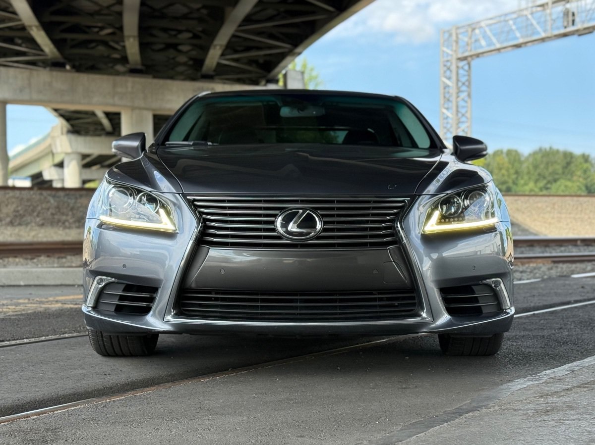 Used 2013 Lexus LS 460 w/ Comfort Pkg RWD image 8