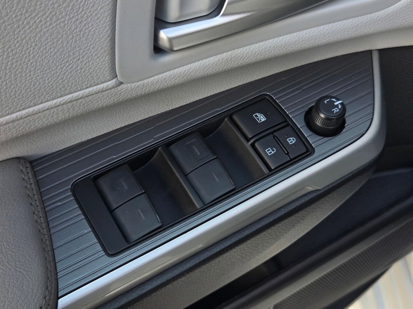 Certified 2026 Toyota Sienna XLE image 10