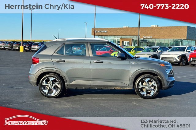 Used 2024 Hyundai Venue SEL image 30