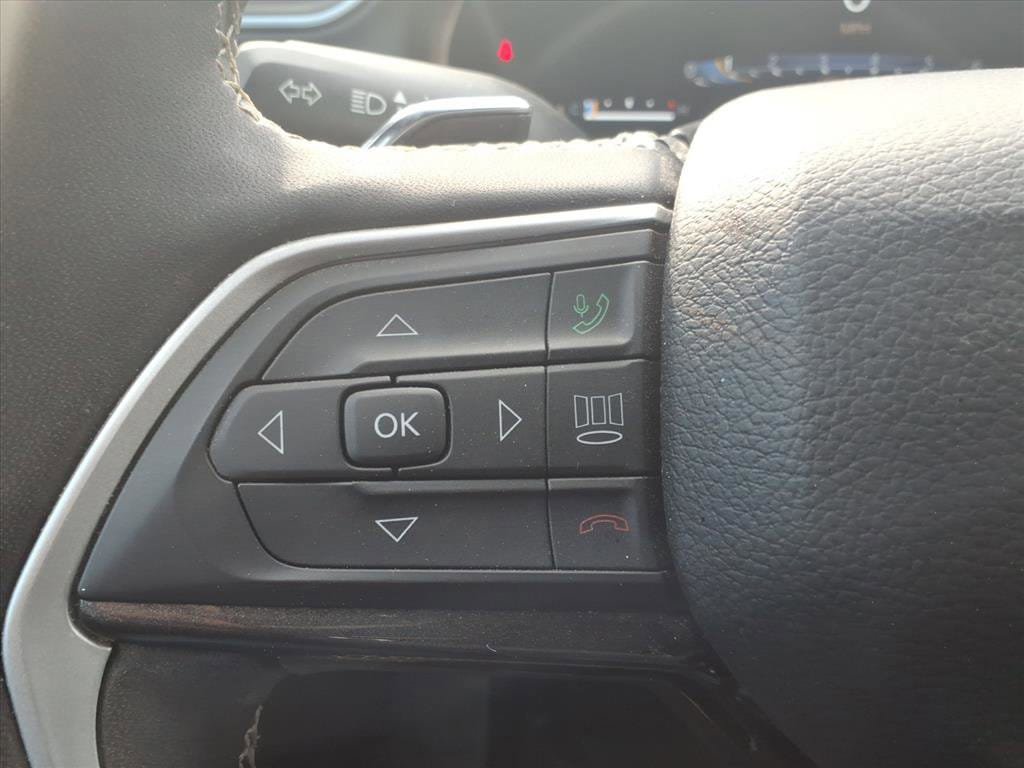 Used 2023 Jeep Grand Cherokee L Laredo RWD image 27