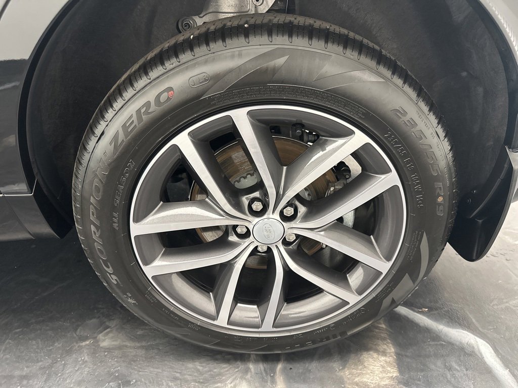 Used 2025 Land Rover Discovery Sport S image 37