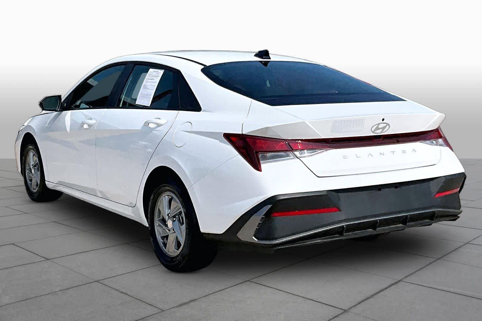 Used 2026 Hyundai Elantra SE FWD image 11