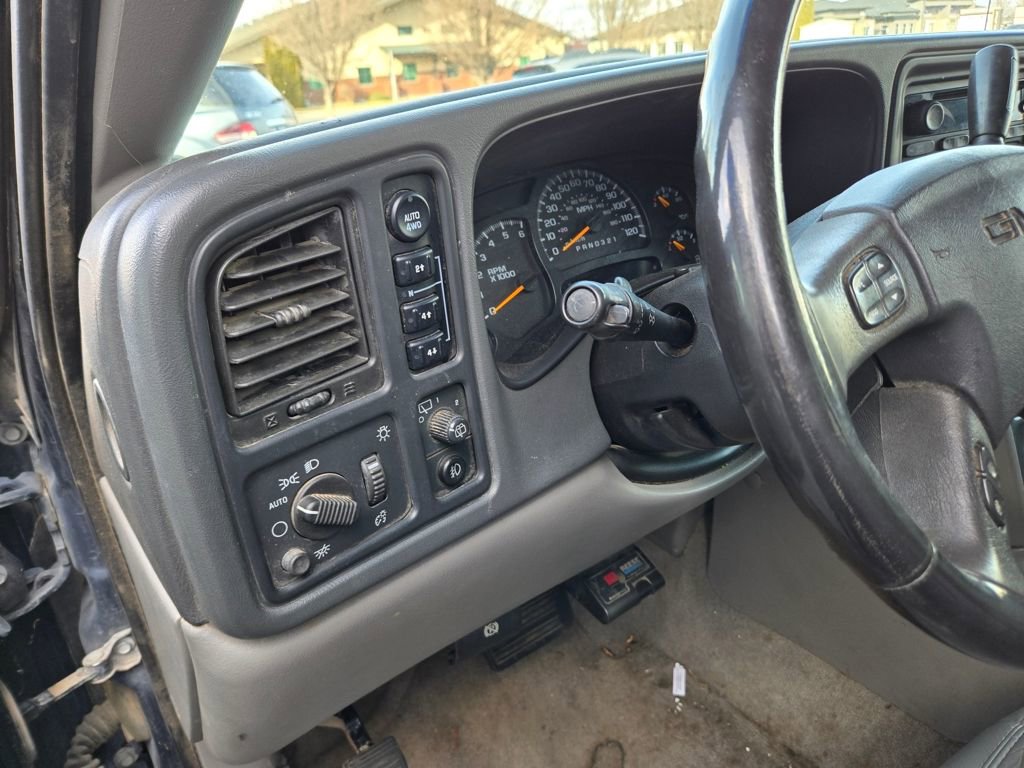 Used 2006 GMC Yukon XL SLT w/ SLT Preferred Equipment Group AWD/4WD image 12