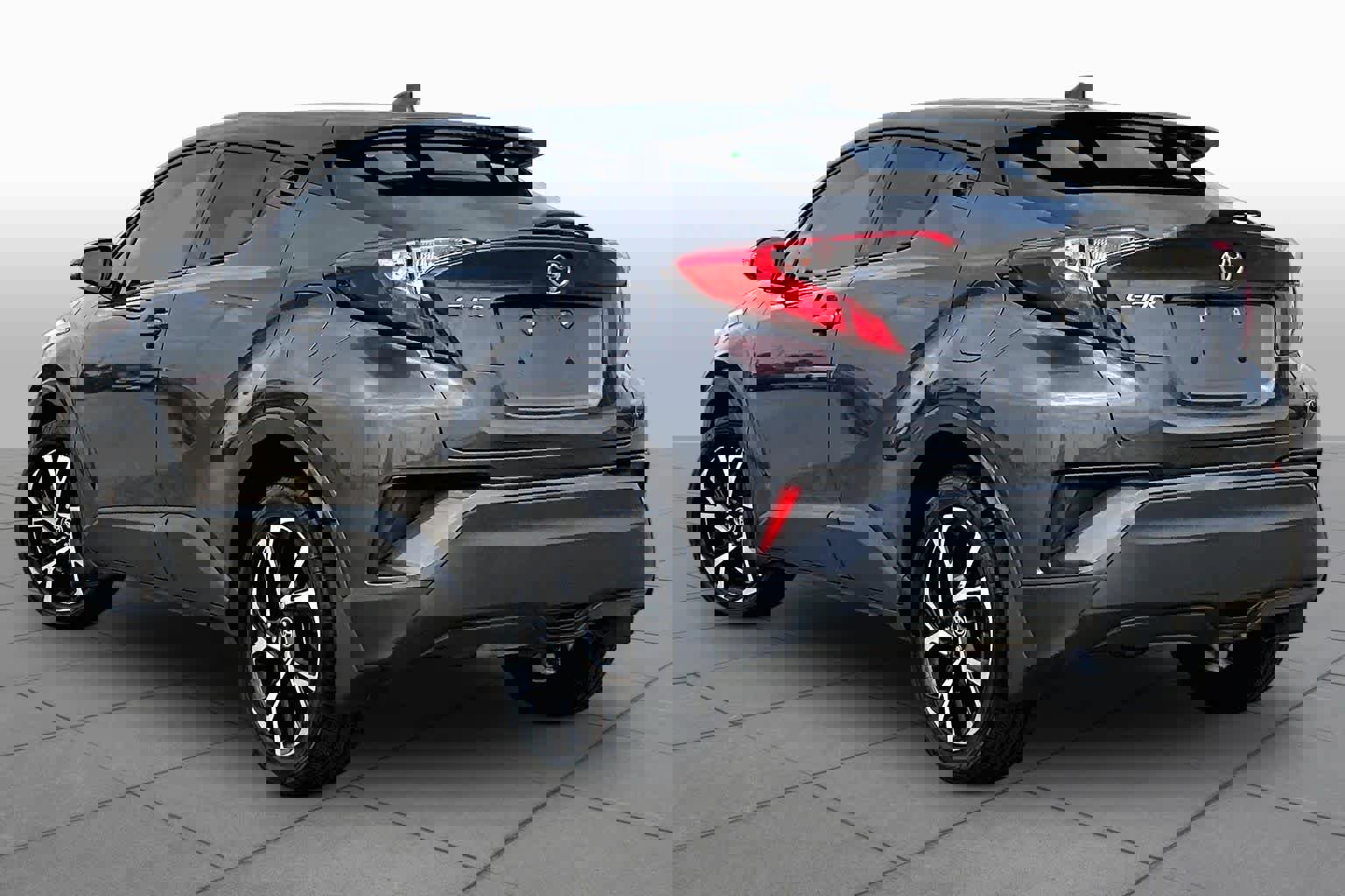 Used 2021 Toyota C-HR XLE FWD image 12