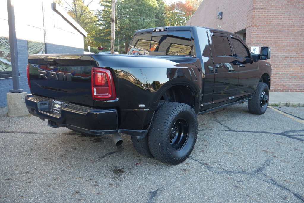 Used 2025 RAM 3500 Laramie AWD/4WD image 5