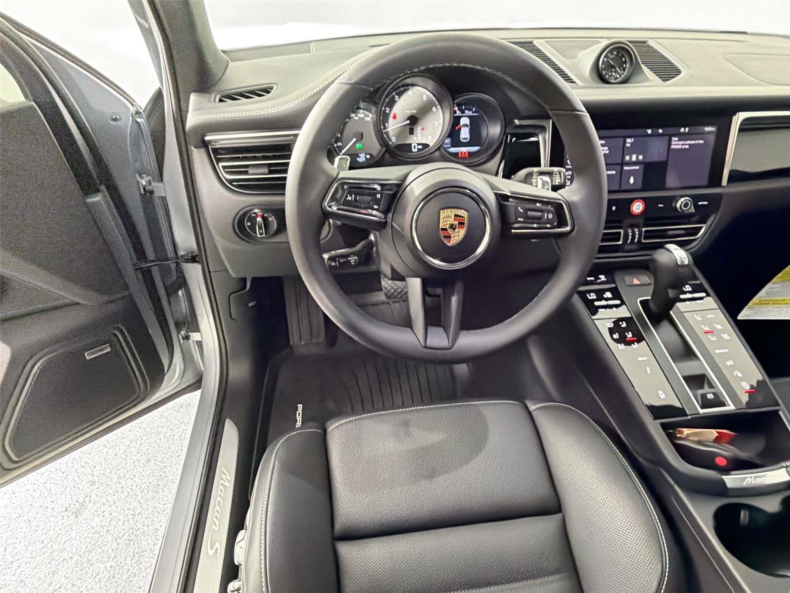 Certified 2025 Porsche Macan S AWD/4WD image 18