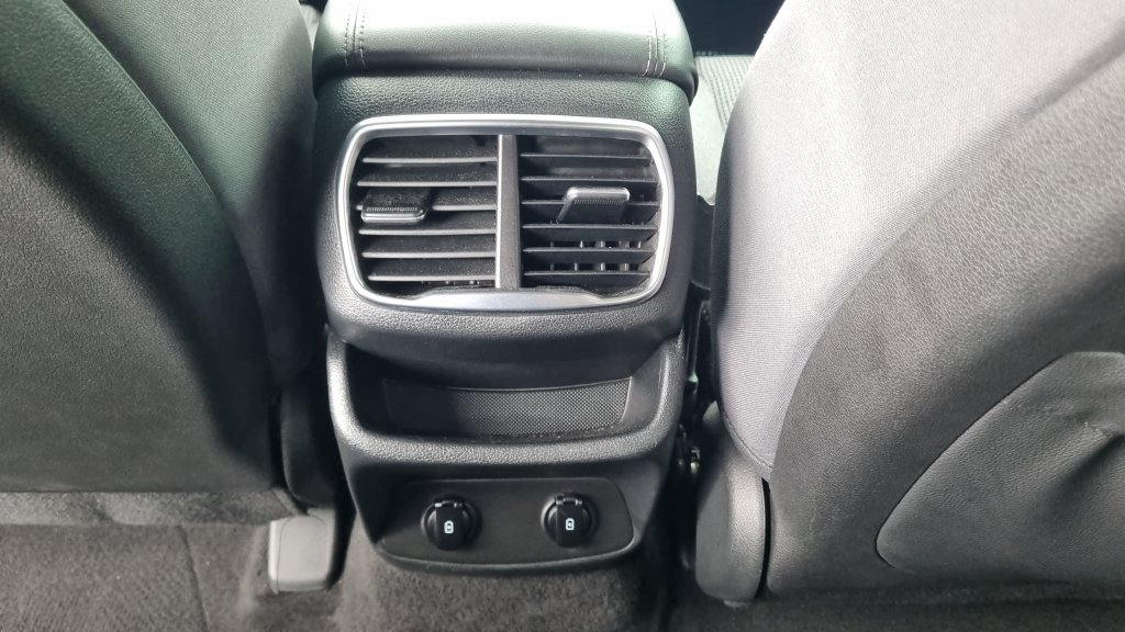 Used 2020 Hyundai Santa Fe SEL FWD image 15