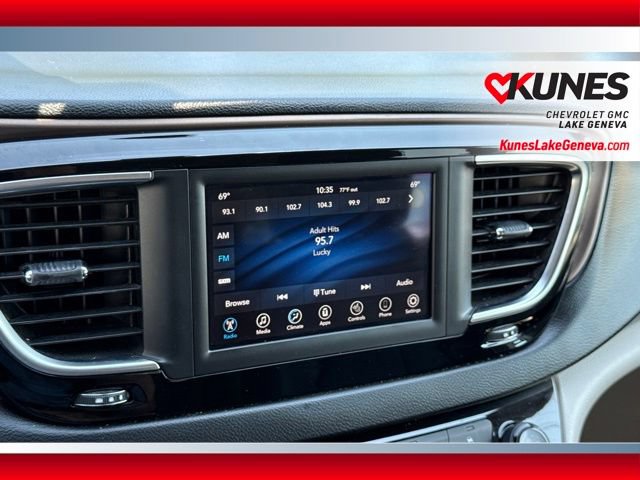 Used 2019 Chrysler Pacifica Touring-L FWD image 28