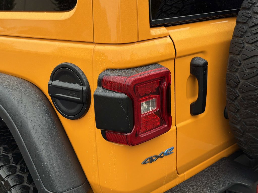 Used 2021 Jeep Wrangler Unlimited Rubicon 4xe w/ Cold Weather Group AWD/4WD image 12