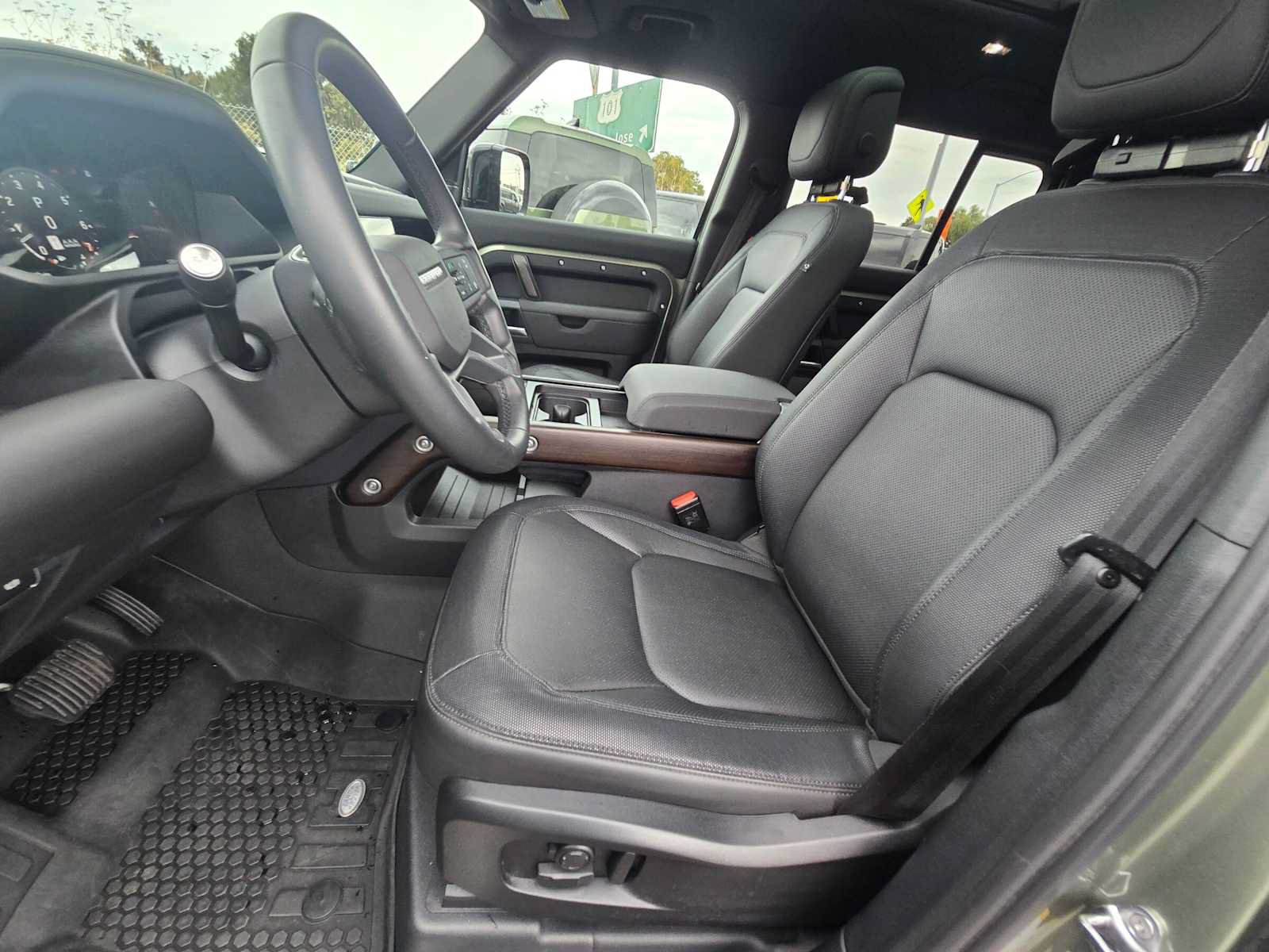 Used 2024 Land Rover Defender 110 X-Dynamic SE AWD/4WD image 23