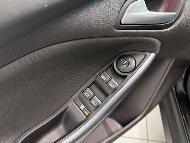 Used 2014 Ford Focus Titanium FWD image 12