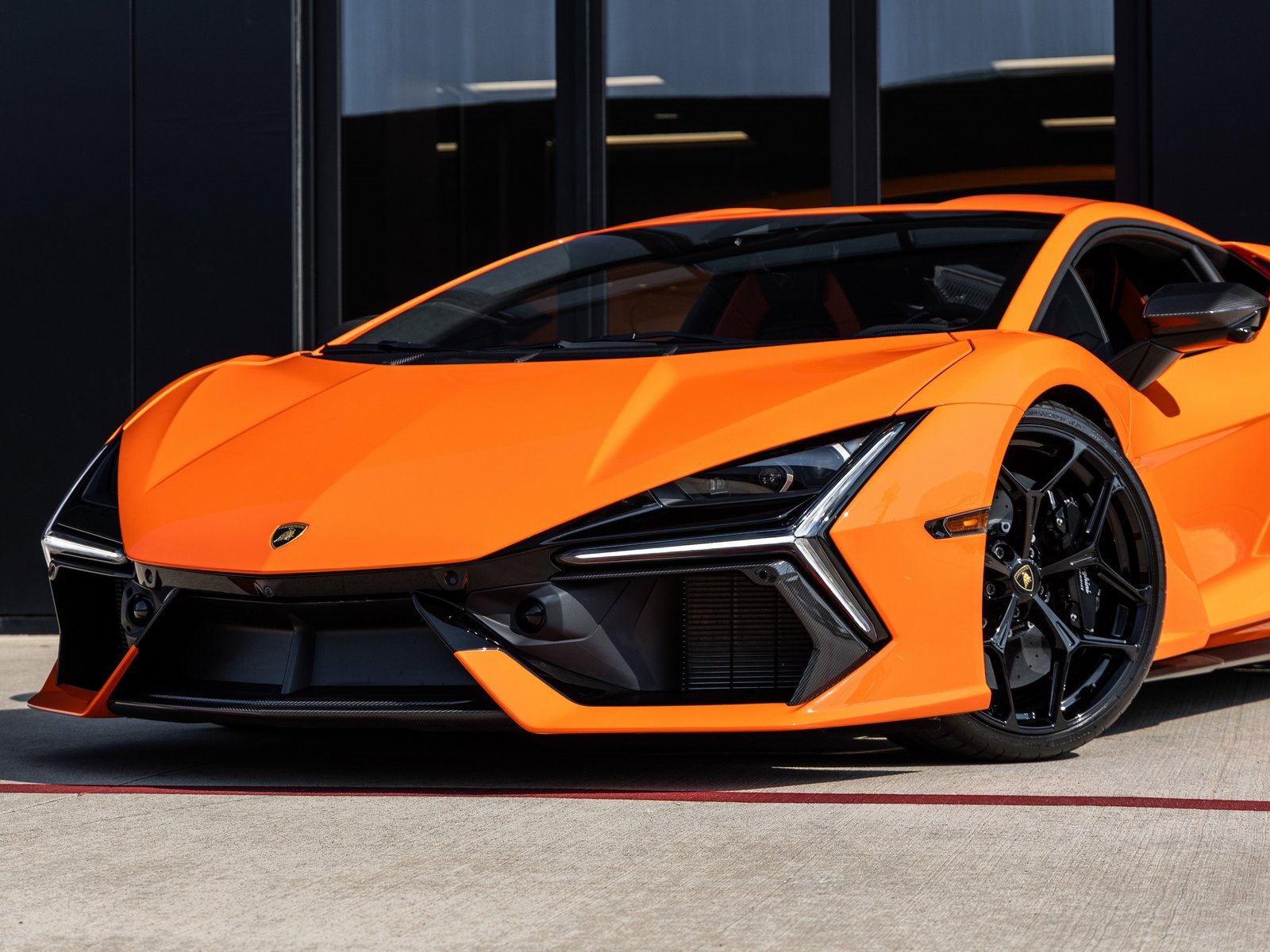 Used 2024 Lamborghini Revuelto image 4