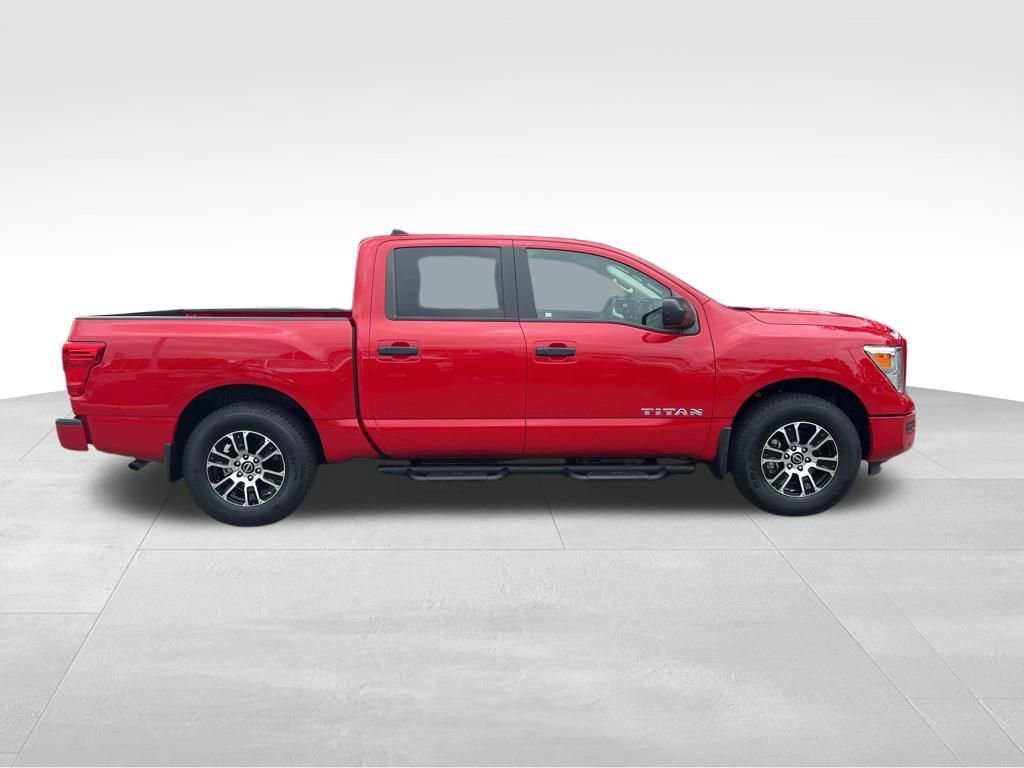 Used 2024 Nissan Titan SV w/ SV Convenience Package image 8