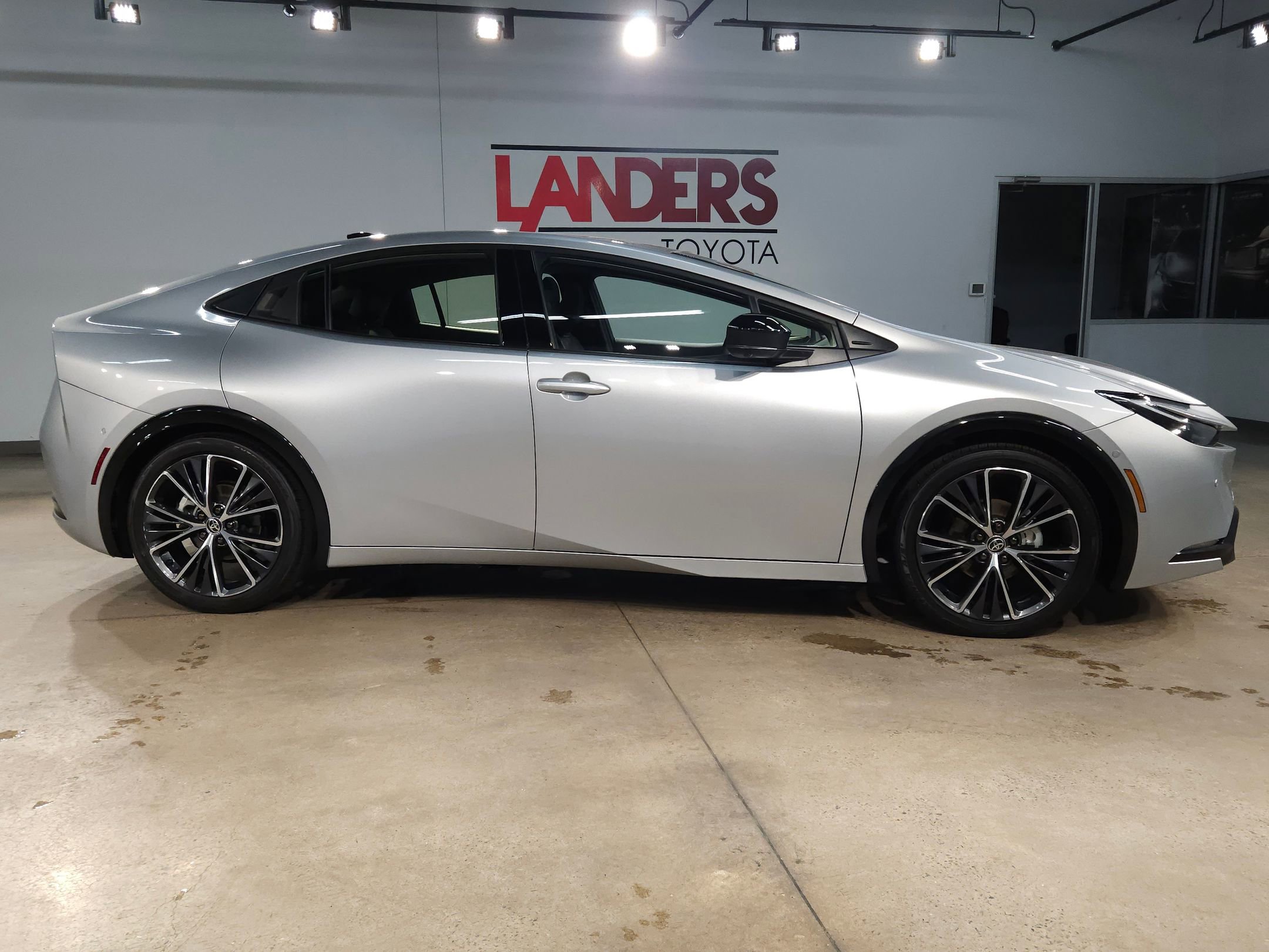 Used 2025 Toyota Prius Limited w/ Limited Premium Package FWD image 8