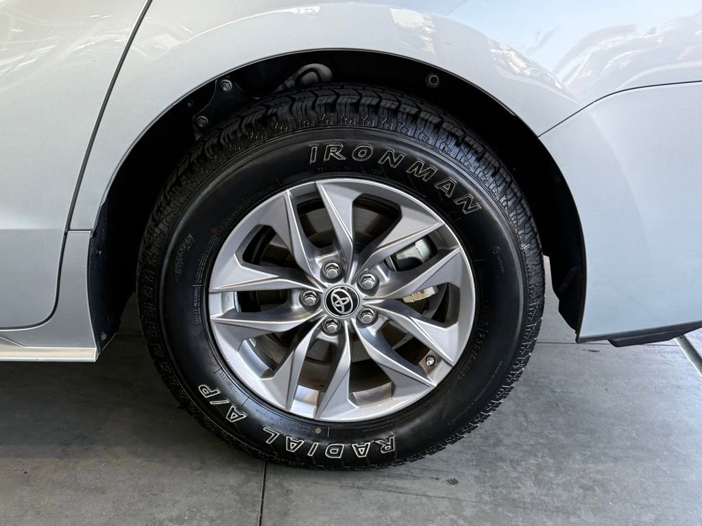 Used 2024 Toyota Sienna LE image 14