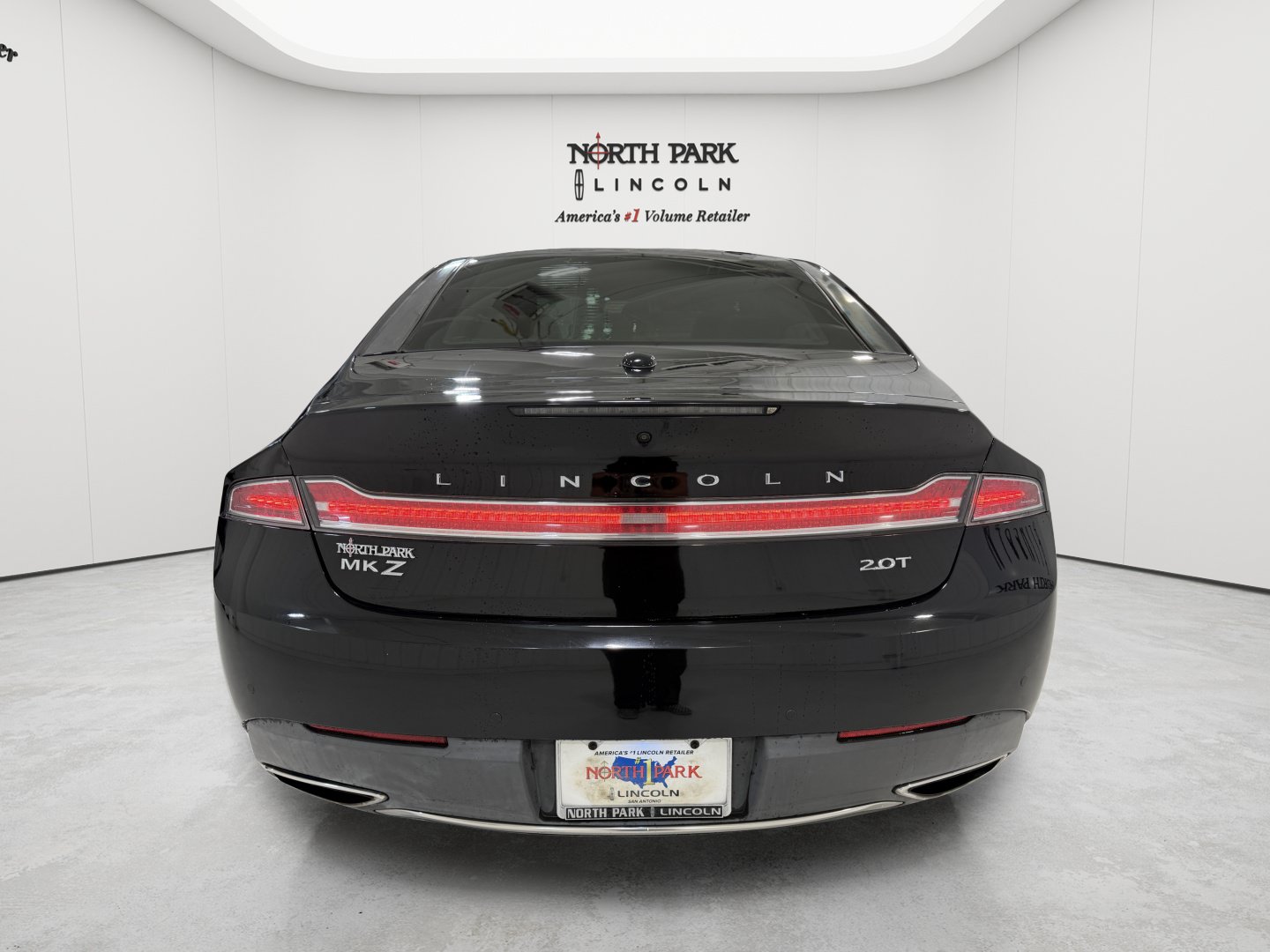Used 2017 Lincoln MKZ Reserve w/ Luxury Package FWD image 4