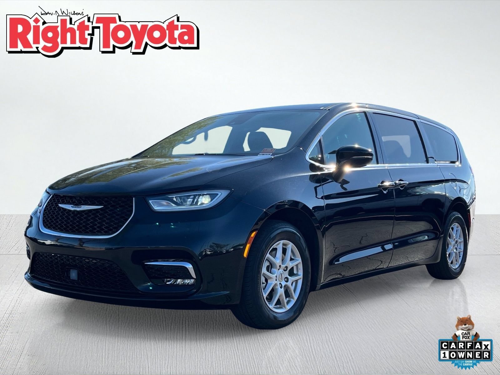 Used 2025 Chrysler Pacifica Select FWD image 1