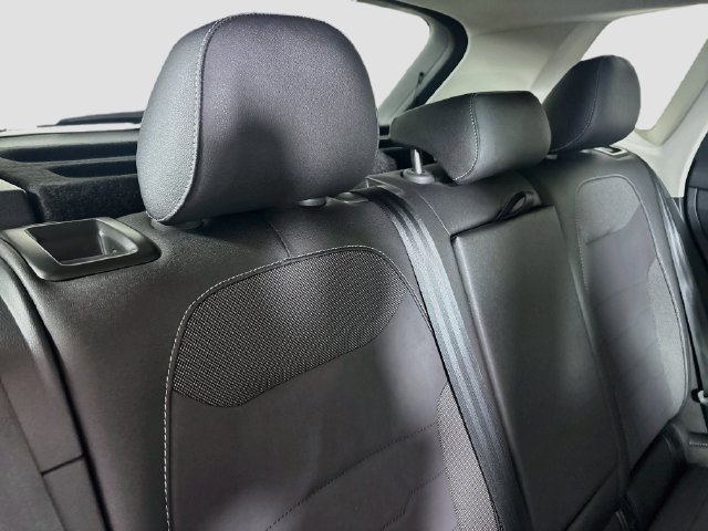 Certified 2025 Volkswagen Taos SE AWD/4WD image 25