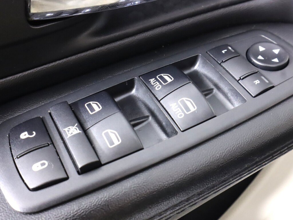 Used 2018 Dodge Grand Caravan SE FWD image 24