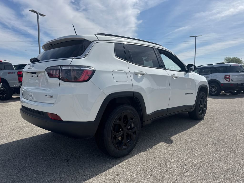 Used 2024 Jeep Compass Latitude AWD/4WD image 11