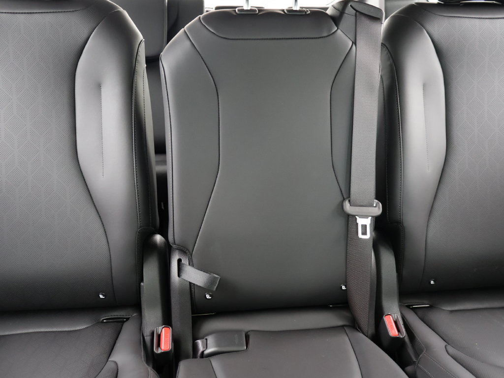 New 2025 Kia Carnival FWD image 12