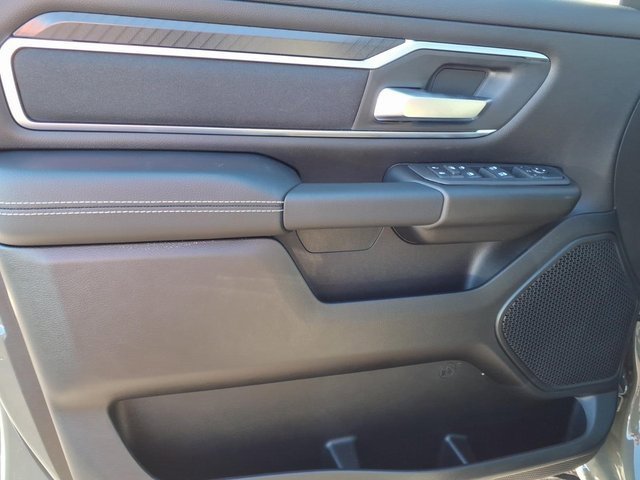 New 2026 RAM 1500 4x4 Crew Cab image 9