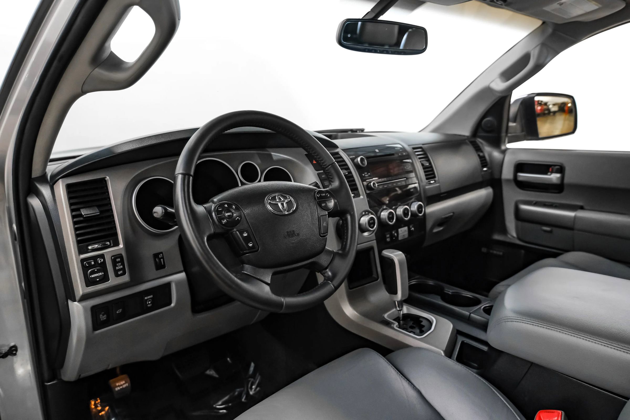 Used 2013 Toyota Sequoia Limited RWD image 10