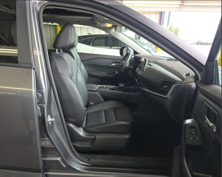 Used 2023 Nissan Rogue SV w/ SV Premium B Package FWD image 8