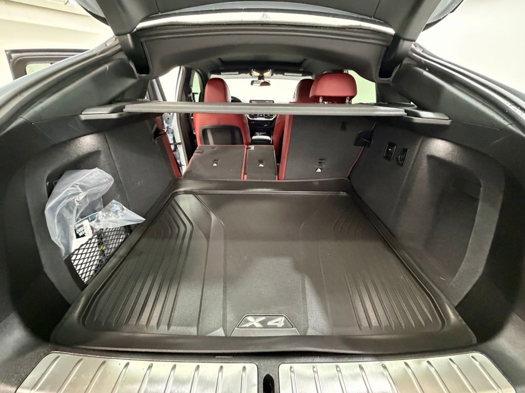 Used 2025 BMW X4 M40i w/ Premium Package image 29