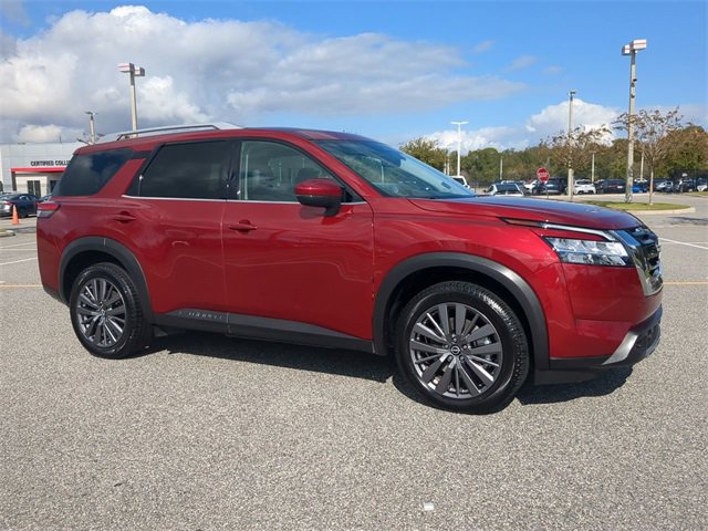 Used 2023 Nissan Pathfinder SL w/ SL Premium Package image 2