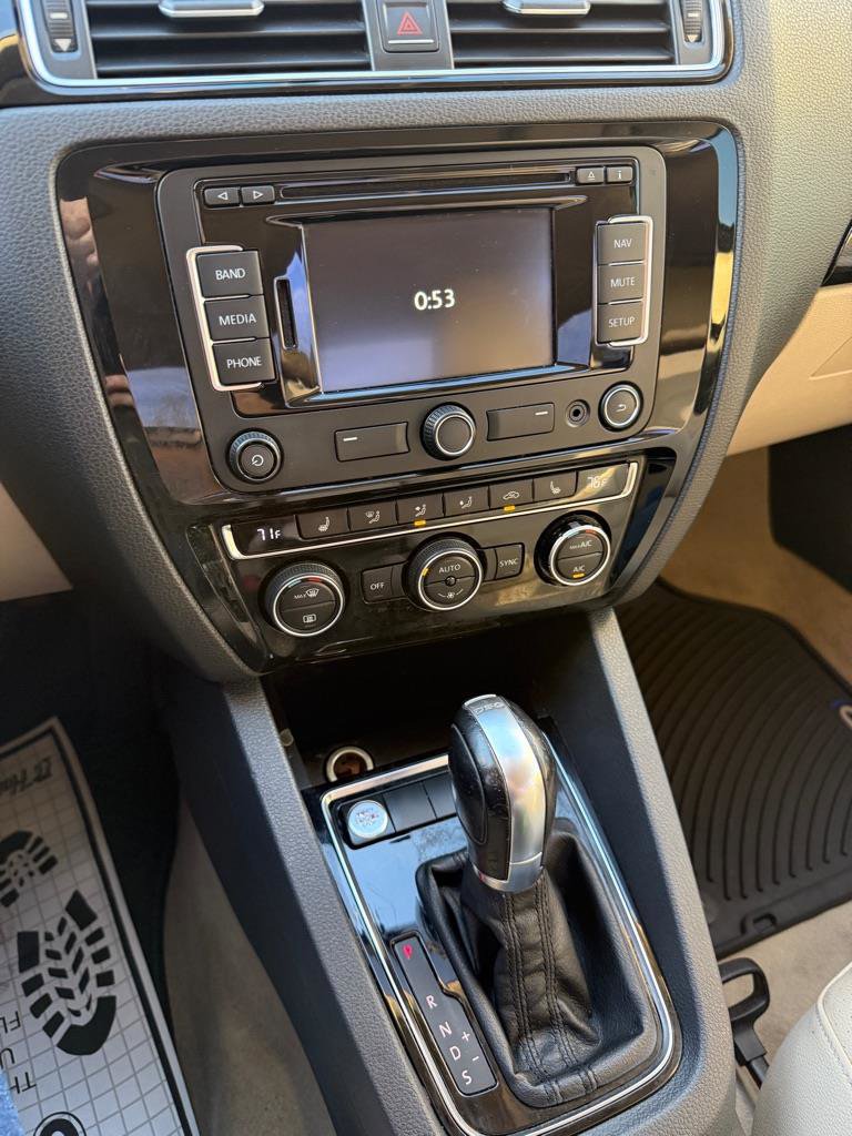 Used 2015 Volkswagen Jetta TDI SEL image 24