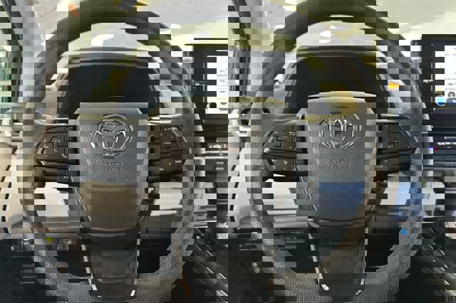 Used 2025 Toyota Sienna LE image 29