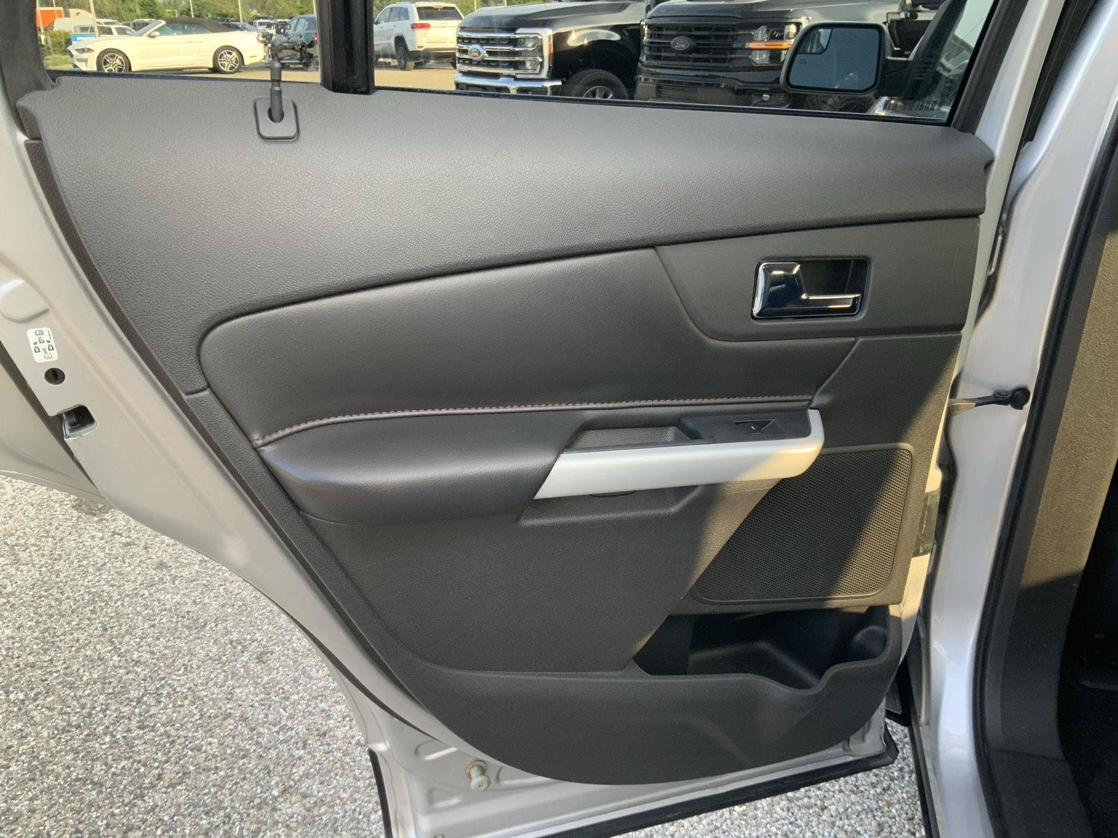 Used 2013 Ford Edge SEL FWD image 42
