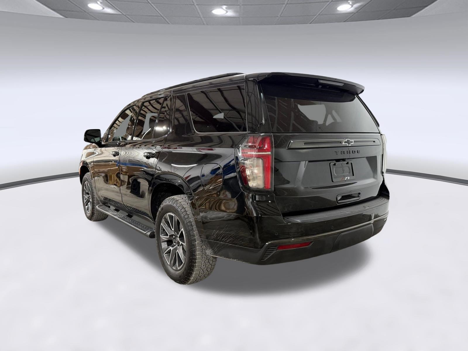 Used 2021 Chevrolet Tahoe Z71 w/ Z71 Signature Package AWD/4WD image 3