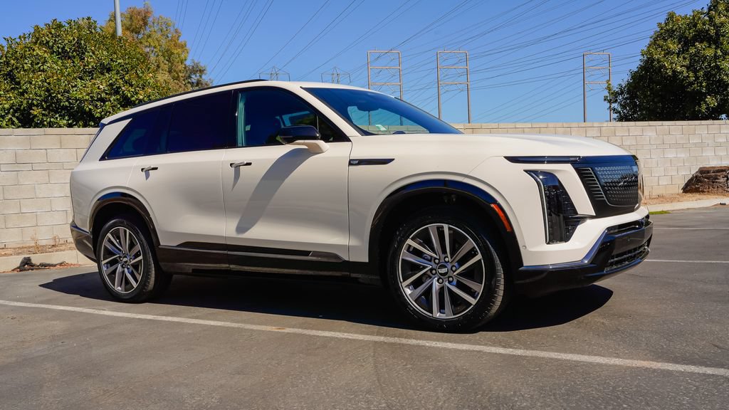 New 2027 Cadillac Vistiq Luxury w/ LPO, Floor Liner Package AWD/4WD image 6