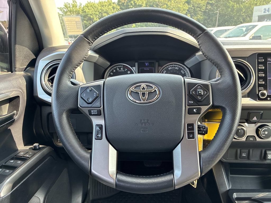 Used 2020 Toyota Tacoma SR5 AWD/4WD image 14