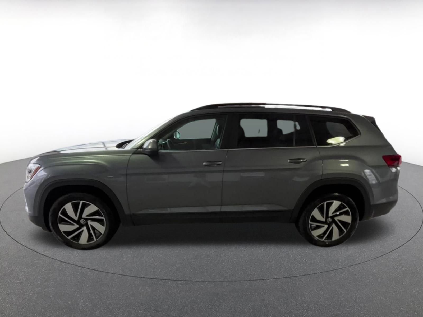 Used 2025 Volkswagen Atlas SE image 8