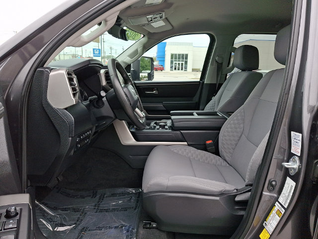 Used 2022 Toyota Tundra SR5 w/ SR5 Convenience Package AWD/4WD image 16