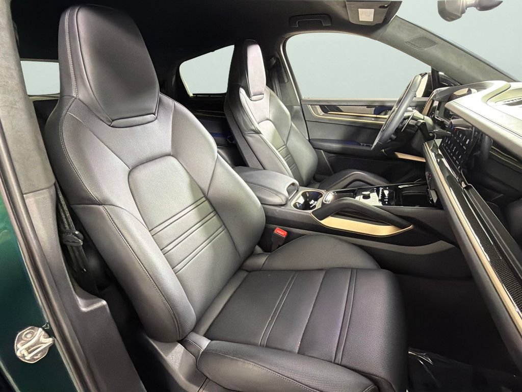 Used 2025 Porsche Cayenne Turbo GT AWD/4WD image 37
