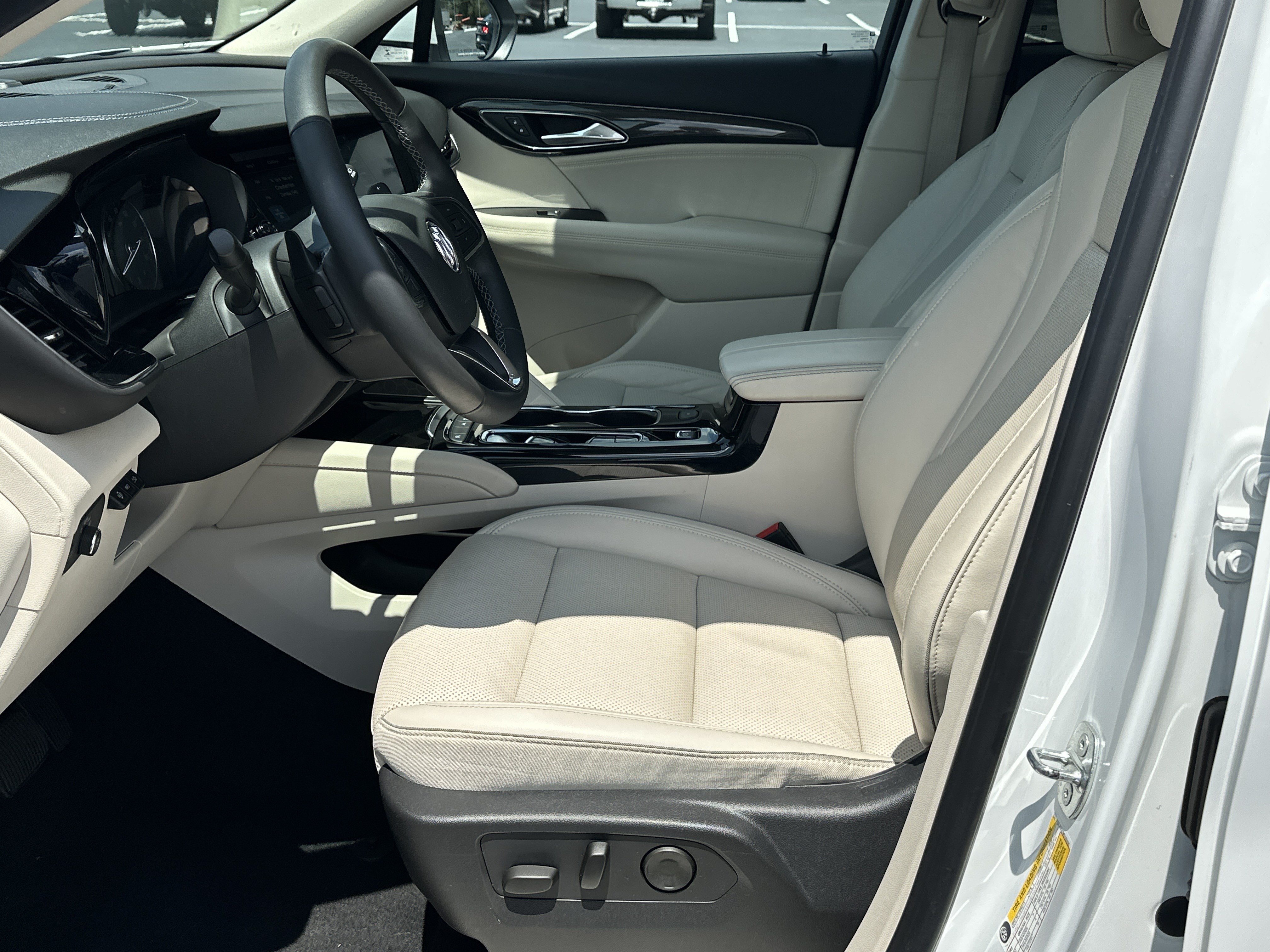 Used 2021 Buick Envision Essence w/ Technology Package I FWD image 9