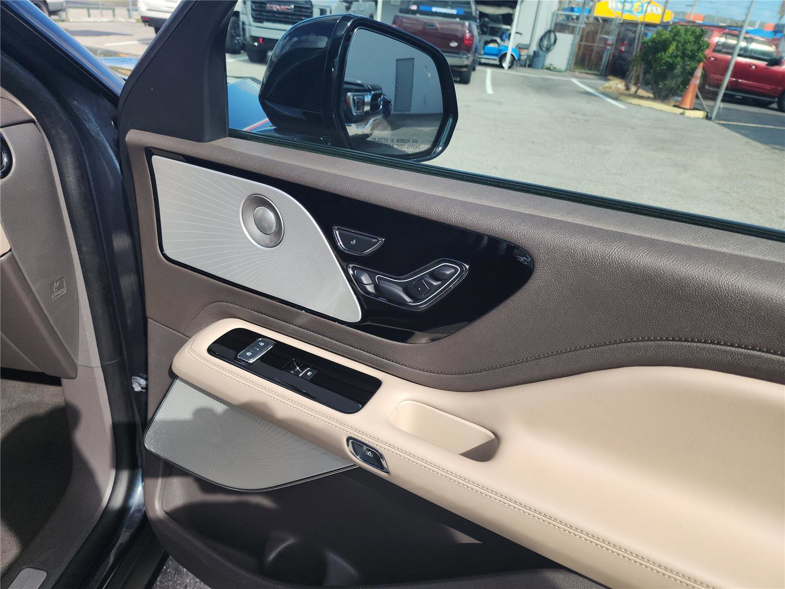 Used 2023 Lincoln Aviator Reserve w/ Equipment Group 201A image 28