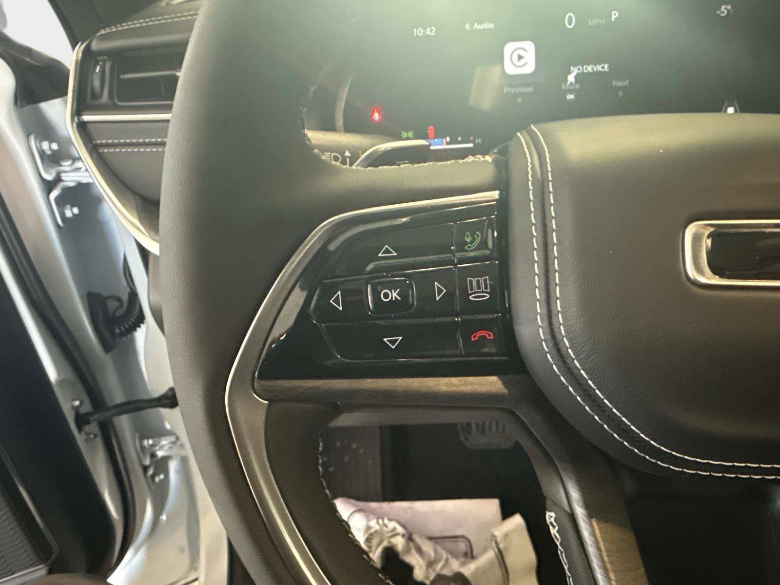 Used 2025 Jeep Grand Cherokee L Overland w/ Luxury Tech Group IV image 29