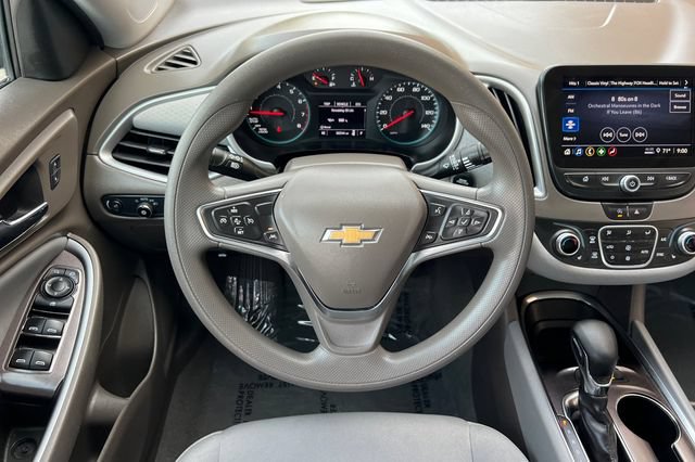Used 2025 Chevrolet Malibu LT FWD image 16