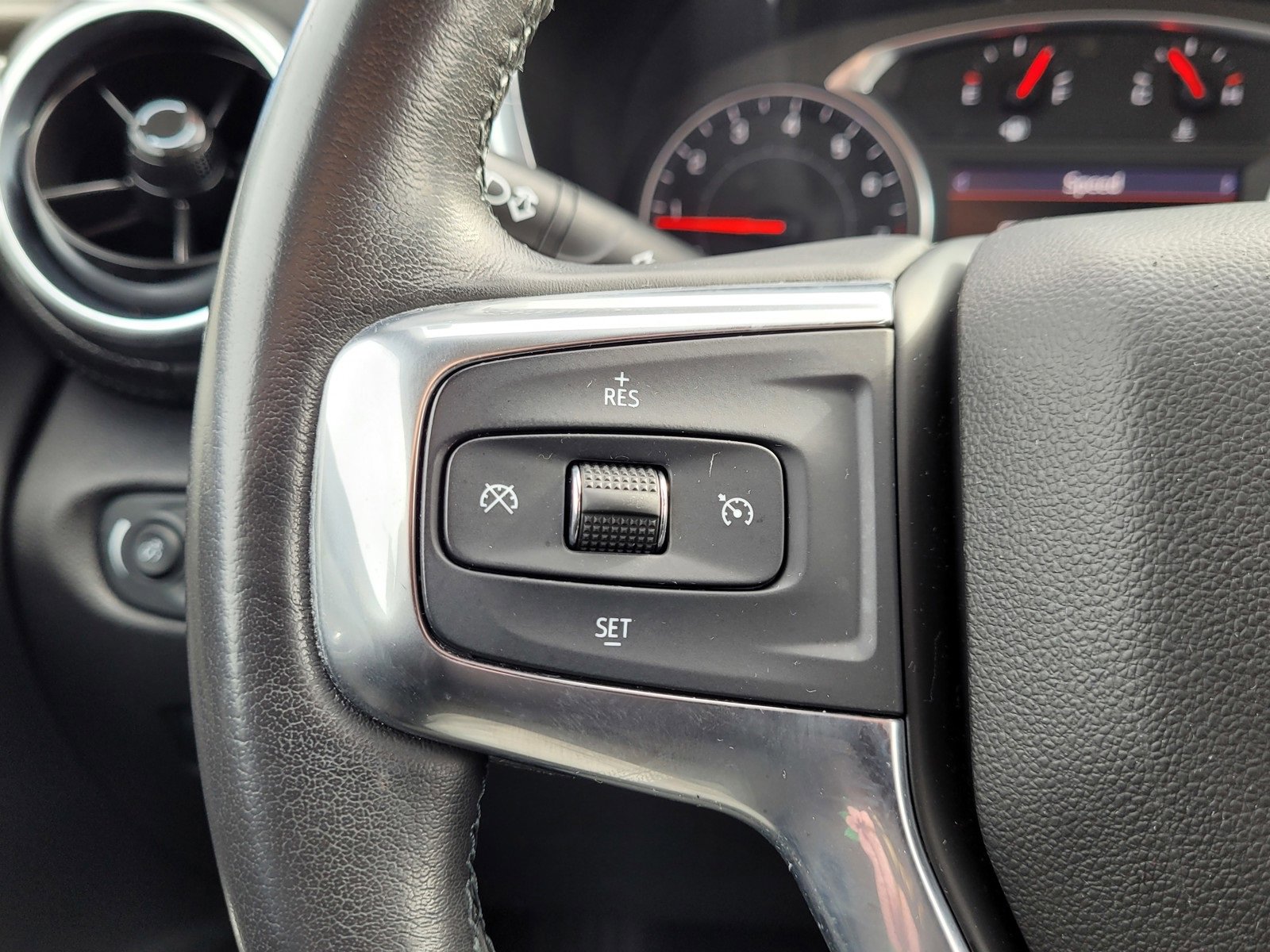 Used 2019 Chevrolet Blazer LT w/ Sun and Wheels Package image 17