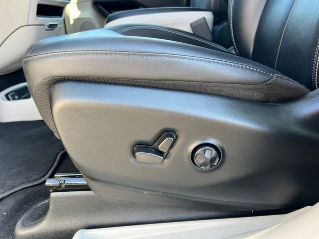 Used 2024 Chrysler Pacifica Touring-L image 11
