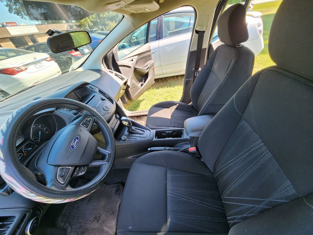 Used 2016 Ford Focus SE image 6