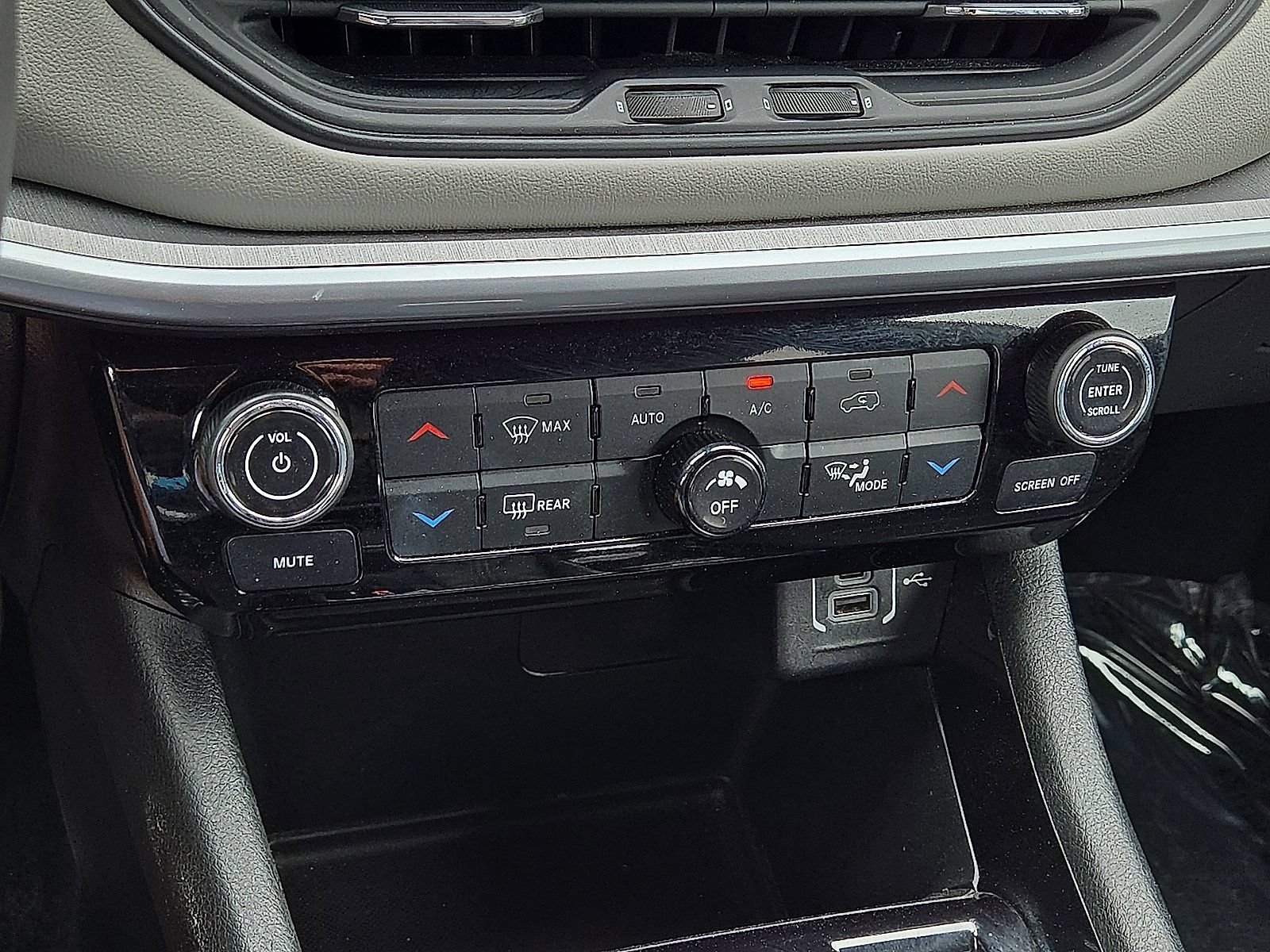 Used 2025 Jeep Compass Limited AWD/4WD image 28