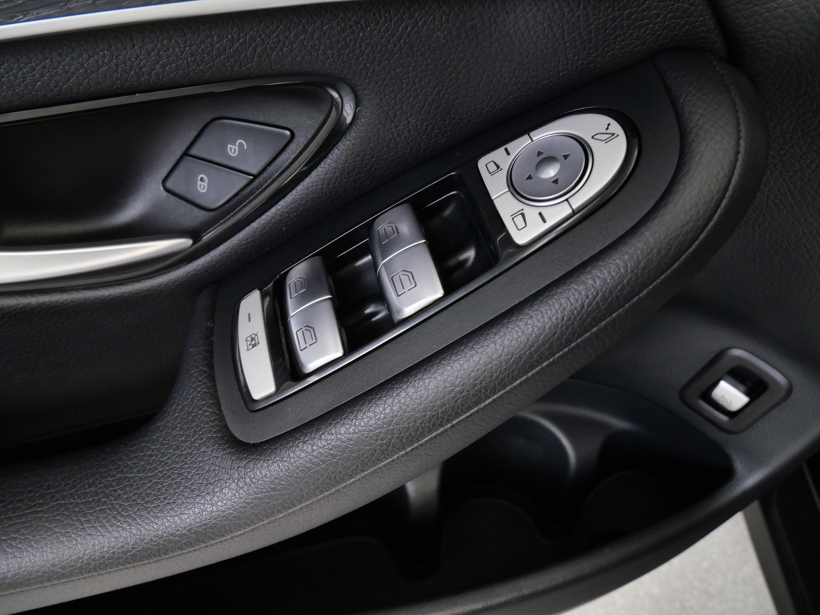 Certified 2022 Mercedes-Benz GLC 300 4MATIC image 33
